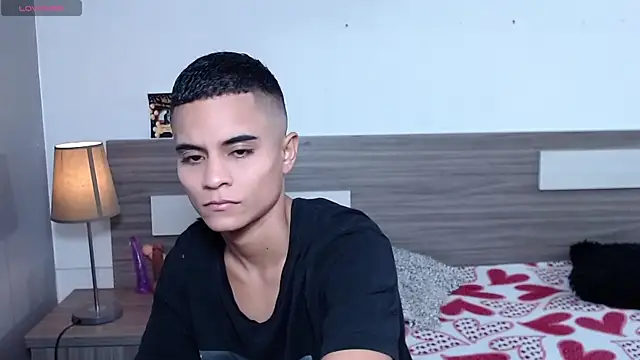 Snapshot of Liiamthompson chatting on November 22, 2025, 9:19 am Liiamthompson online show from November 22, 2025, 9:19 am