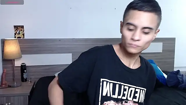 Snapshot of Liiamthompson chatting on November 16, 2025, 6:12 pm Liiamthompson online show from November 16, 2025, 6:12 pm