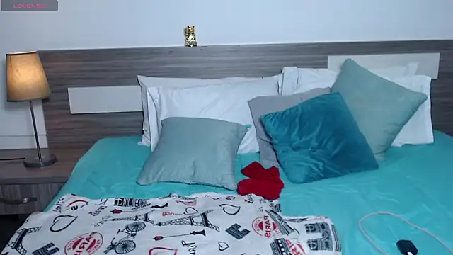 Liiamthompson online show from February 1, 2026, 9:40 am