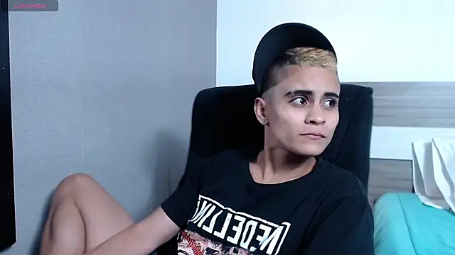 Liiamthompson online show from February 5, 2026, 9:54 pm