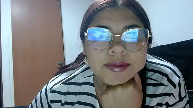 Snapshot of viccky_vick chatting on February 14, 2026, 2:12 am viccky vick online show from February 14, 2026, 2:12 am