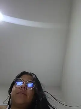 Snapshot of viccky_vick chatting on November 5, 2025, 5:05 pm viccky vick online show from November 5, 2025, 5:05 pm