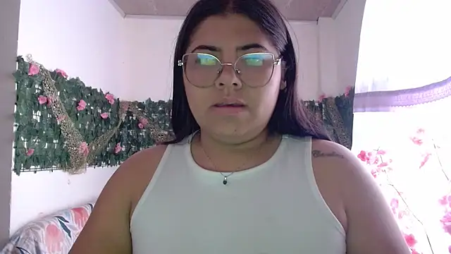 Snapshot of viccky_vick chatting on December 15, 2025, 4:46 pm viccky vick online show from December 15, 2025, 4:46 pm