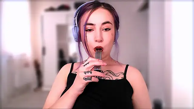 purplewitch online show from November 18, 2025, 9:34 am