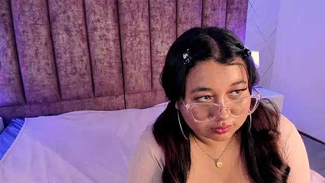 Charlotte Baker19 online show from January 30, 2025, 11:13 pm