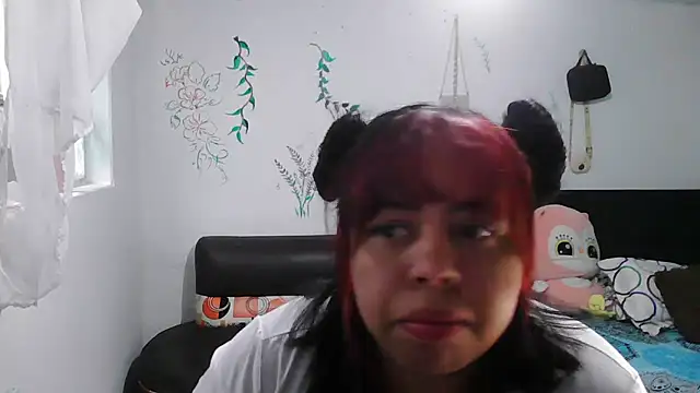 Snapshot of alexandraluv chatting on October 22, 2025, 5:45 pm alexandraluv online show from October 22, 2025, 5:45 pm