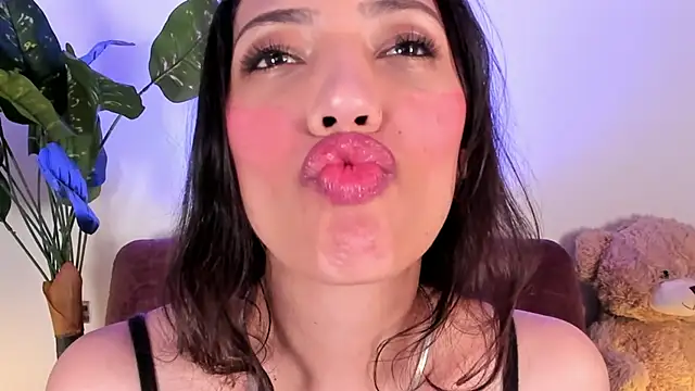 Miss veronicaa2 online show from April 13, 2026, 1:04 pm