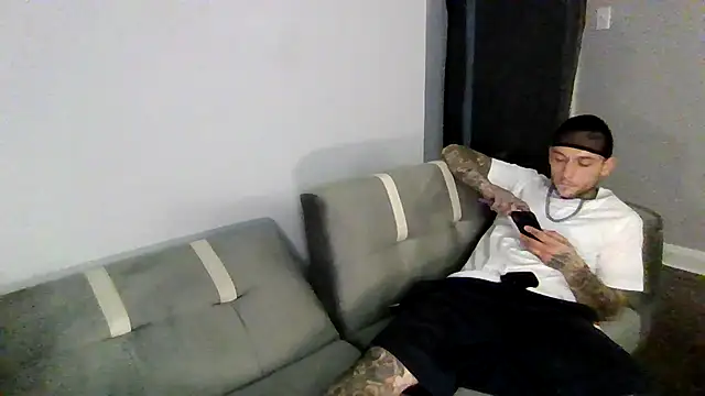 Snapshot of cruz815 chatting on November 26, 2025, 11:49 pm cruz815 online show from November 26, 2025, 11:49 pm