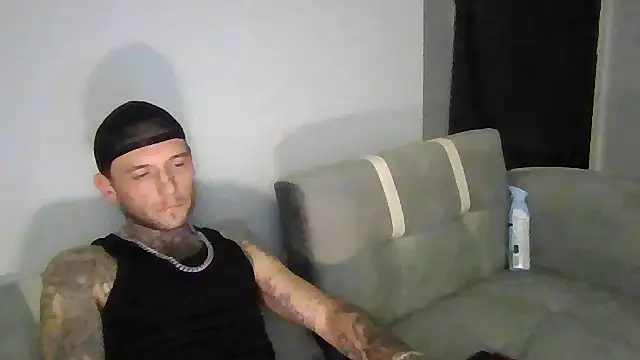 Snapshot of cruz815 chatting on November 28, 2025, 2:45 am cruz815 online show from November 28, 2025, 2:45 am