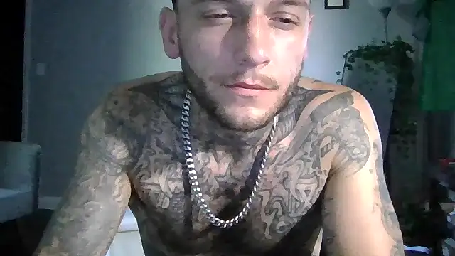 Snapshot of cruz815 chatting on July 1, 2026, 7:25 pm cruz815 online show from July 1, 2026, 7:25 pm