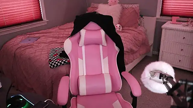 Snapshot of princesselysia chatting on March 6, 2025, 9:20 pm princesselysia online show from March 6, 2025, 9:20 pm