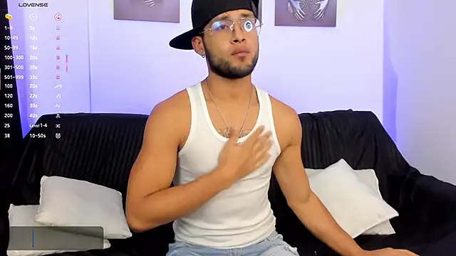 Max Conor1 online show from April 14, 2026, 4:28 am