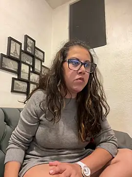 Snapshot of MirandaLatinaLovely chatting on November 16, 2025, 4:06 am MirandaLatinaLovely online show from November 16, 2025, 4:06 am