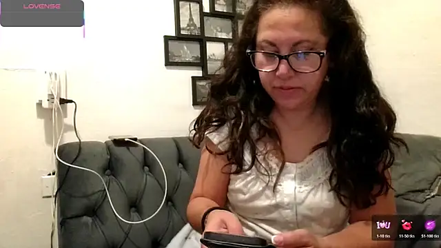 Snapshot of MirandaLatinaLovely chatting on December 3, 2025, 4:28 pm MirandaLatinaLovely online show from December 3, 2025, 4:28 pm