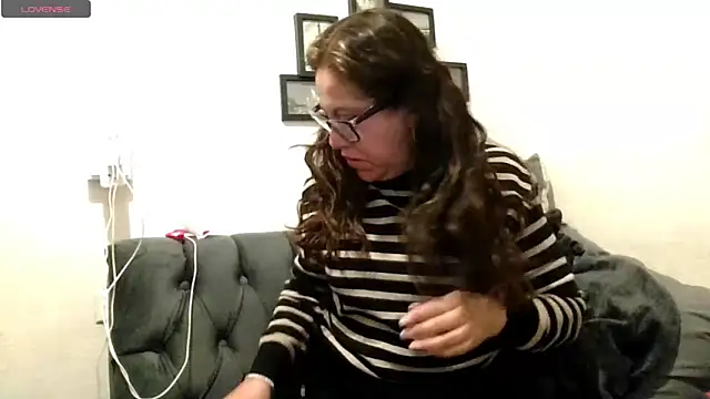 MirandaLatinaLovely online show from February 12, 2026, 4:18 pm