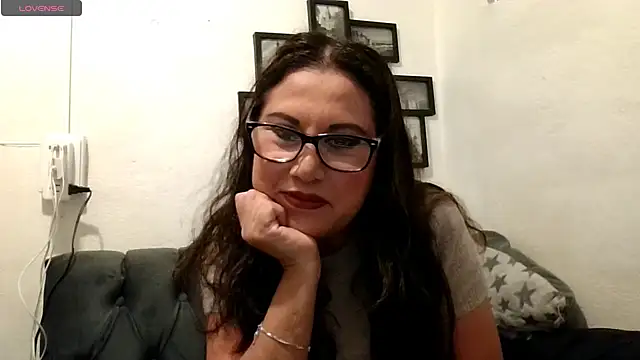 Snapshot of MirandaLatinaLovely chatting on November 10, 2025, 4:45 pm MirandaLatinaLovely online show from November 10, 2025, 4:45 pm