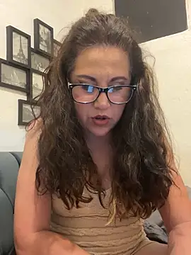 Snapshot of MirandaLatinaLovely chatting on December 4, 2025, 4:33 am MirandaLatinaLovely online show from December 4, 2025, 4:33 am