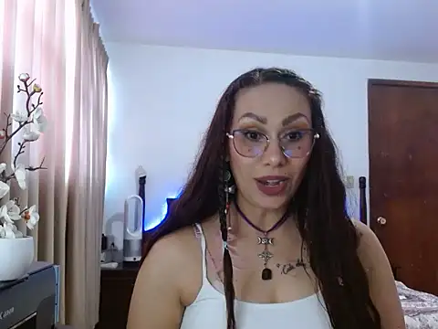 AloLovely  online show from April 1, 2026, 11:01 pm