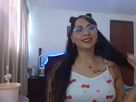 AloLovely  online show from April 17, 2026, 8:11 pm