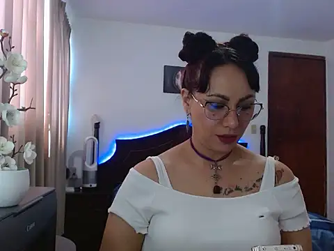 AloLovely  online show from March 27, 2026, 8:43 pm