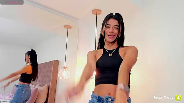 Snapshot of eva_roseee chatting on December 3, 2025, 9:25 pm eva roseee online show from December 3, 2025, 9:25 pm