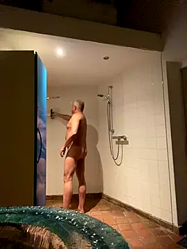 BOOTS online show from December 18, 2025, 11:52 pm