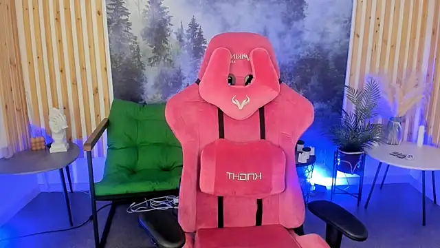 MilaStoyne online show from December 3, 2025, 8:14 am