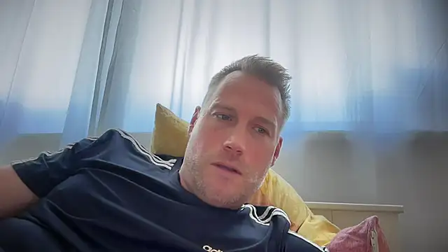 Snapshot of Christian87xxx chatting on September 27, 2025, 12:22 pm Christian87xxx online show from September 27, 2025, 12:22 pm