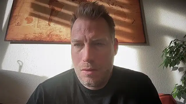 Snapshot of Christian87xxx chatting on November 30, 2025, 9:32 am Christian87xxx online show from November 30, 2025, 9:32 am