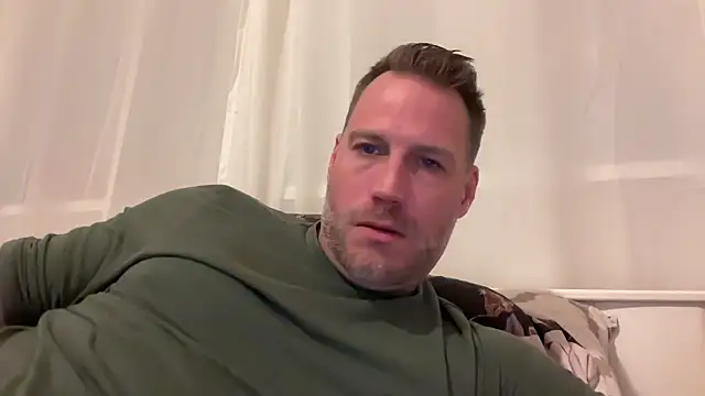 Snapshot of Christian87xxx chatting on November 12, 2025, 8:45 pm Christian87xxx online show from November 12, 2025, 8:45 pm