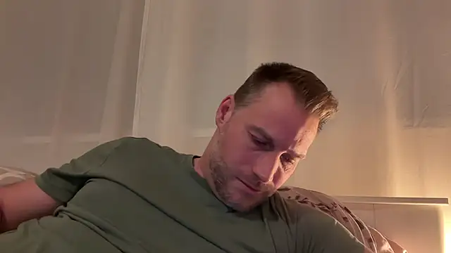 Snapshot of Christian87xxx chatting on November 20, 2025, 5:35 pm Christian87xxx online show from November 20, 2025, 5:35 pm