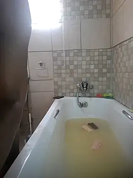 Snapshot of Mad1a chatting on November 1, 2025, 11:04 am Mad1a online show from November 1, 2025, 11:04 am