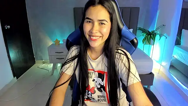 Snapshot of alessia_leroy chatting on March 17, 2025, 10:51 pm alessia leroy online show from March 17, 2025, 10:51 pm