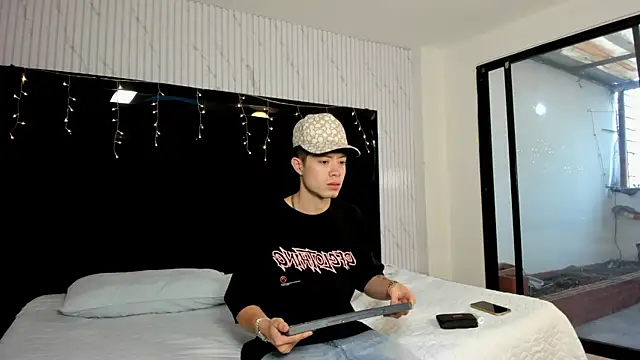 marcuscollins1  online show from February 5, 2026, 12:23 pm