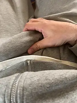 giumy91 online show from April 3, 2026, 8:43 am