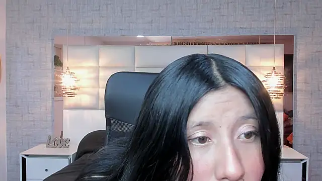 Nohemi louse online show from November 12, 2025, 7:07 pm