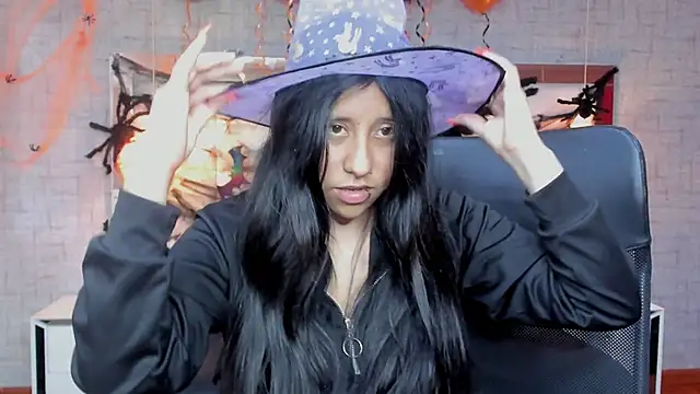 Nohemi louse online show from October 28, 2025, 7:02 pm