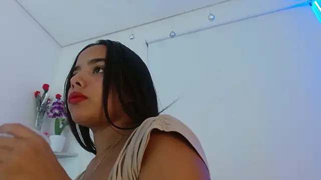 Snapshot of Roxy_Stonee chatting on October 28, 2025, 7:24 pm Roxy Stonee online show from October 28, 2025, 7:24 pm