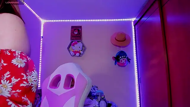 chloe rockss  online show from February 26, 2025, 9:42 pm