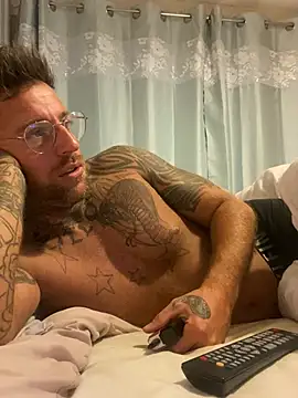 Snapshot of Jamesdeanmcqueen chatting on February 1, 2025, 7:34 pm Jamesdeanmcqueen online show from February 1, 2025, 7:34 pm