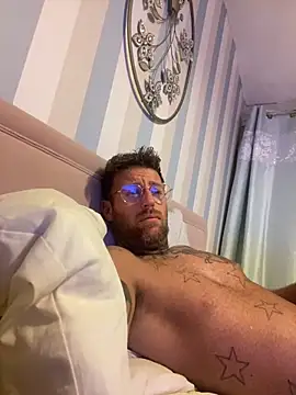 Snapshot of Jamesdeanmcqueen chatting on February 5, 2025, 11:17 pm Jamesdeanmcqueen online show from February 5, 2025, 11:17 pm