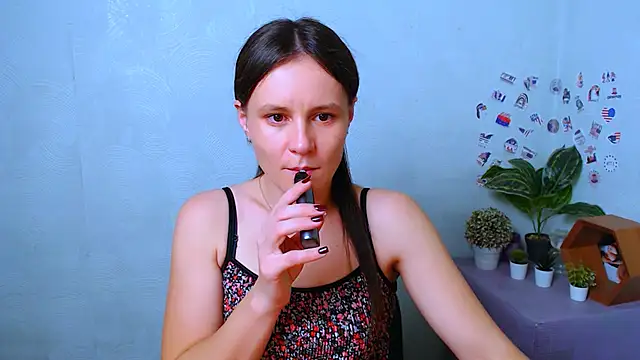 ValeriaHeart  online show from December 22, 2025, 8:42 pm