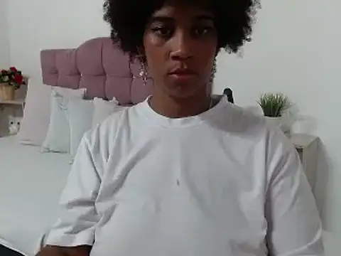 Snapshot of CanelaFierce chatting on March 8, 2025, 4:28 pm CanelaFierce online show from March 8, 2025, 4:28 pm