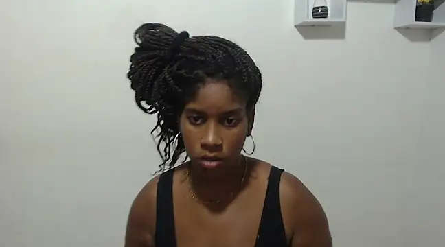 Snapshot of CanelaFierce chatting on February 6, 2025, 8:56 pm CanelaFierce online show from February 6, 2025, 8:56 pm