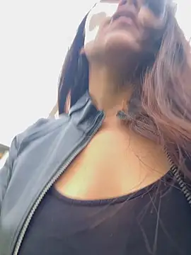 Sofiadelacruz online show from April 15, 2026, 8:31 pm