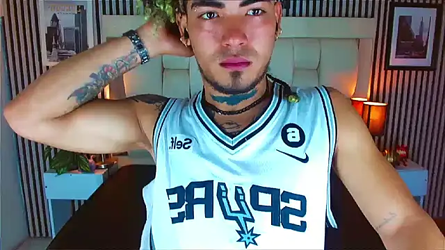 Snapshot of LihanJor_23 chatting on December 3, 2025, 1:32 pm LihanJor 23 online show from December 3, 2025, 1:32 pm