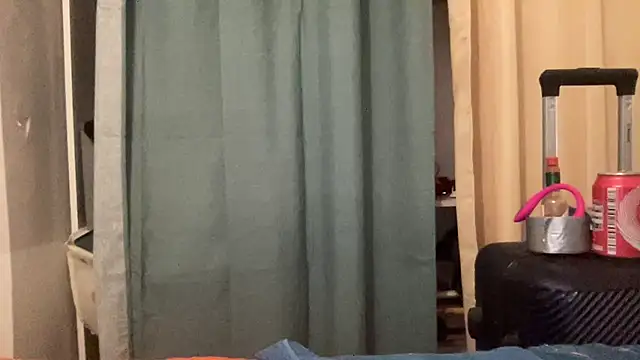 Snapshot of shineofcrazy chatting on November 6, 2025, 1:20 am shineofcrazy online show from November 6, 2025, 1:20 am