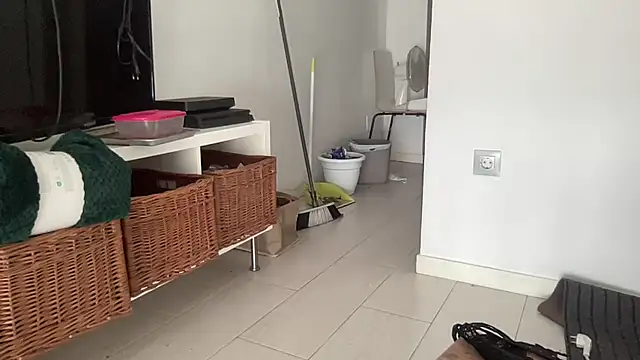 Snapshot of shineofcrazy chatting on October 30, 2025, 12:03 pm shineofcrazy online show from October 30, 2025, 12:03 pm