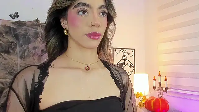 Snapshot of Violetta_Ficher chatting on October 29, 2025, 2:10 am Violetta Ficher online show from October 29, 2025, 2:10 am