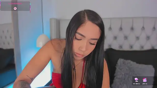 Nikki vega online show from December 18, 2025, 8:01 pm